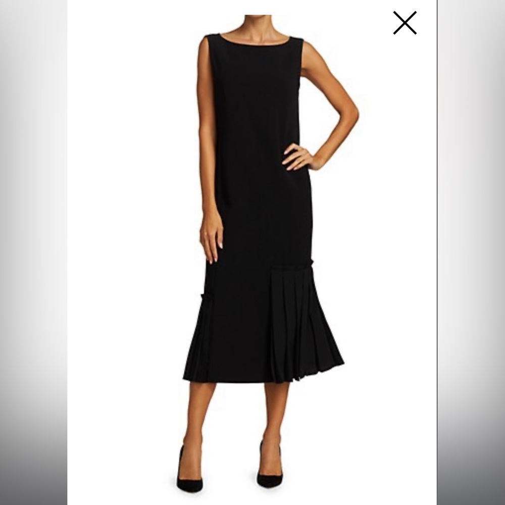 Max Mara black sleeveless boatneck pleat hem dress. 🆕